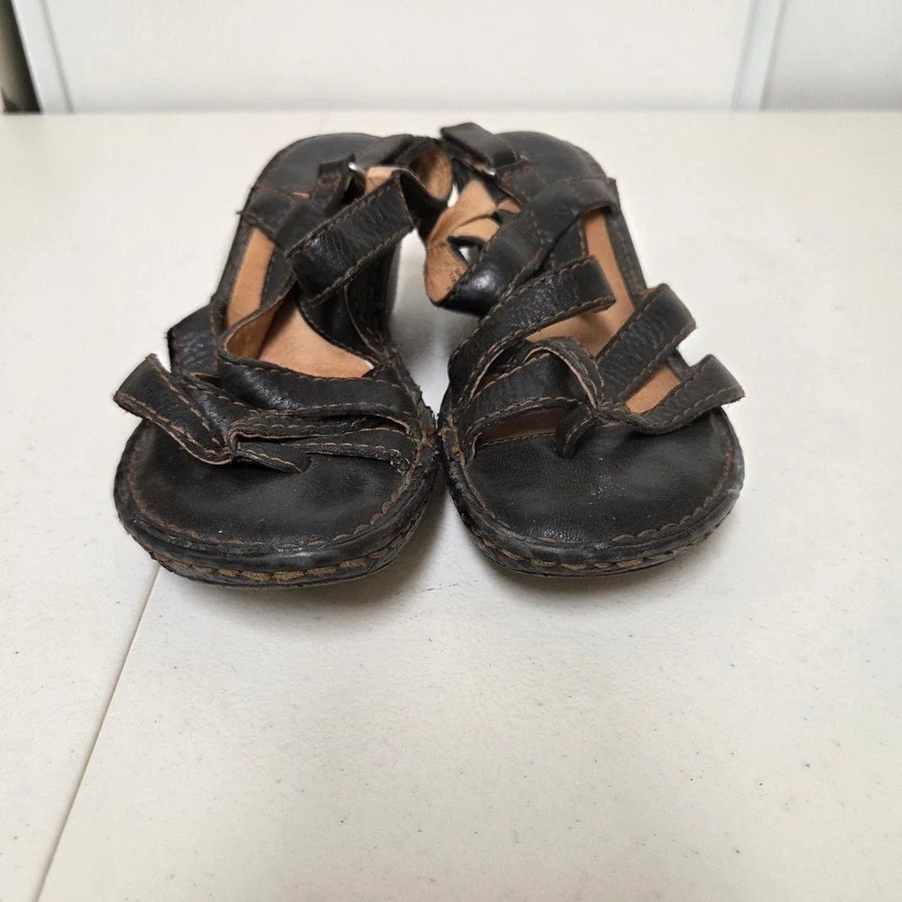Born W31566 CIA11 Black Leather Strappy Wedge Sandals Womens 7 EU 38